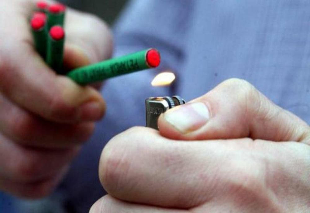 Copil rănit, după ce i-a explodat o petardă în mână