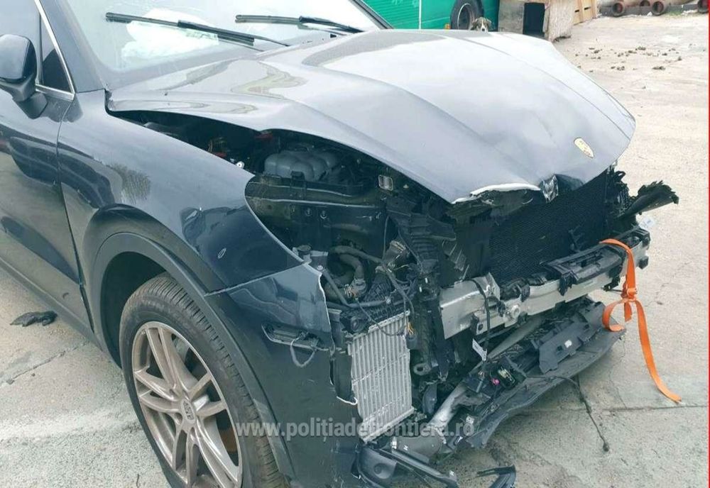 VIDEO Autoturisme avariate aduse din SUA , oprite în Portul Constanţa