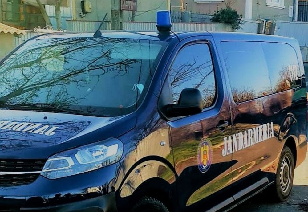  Pumni, picioare și zgârieturi într-o  farmacie din Tulcea