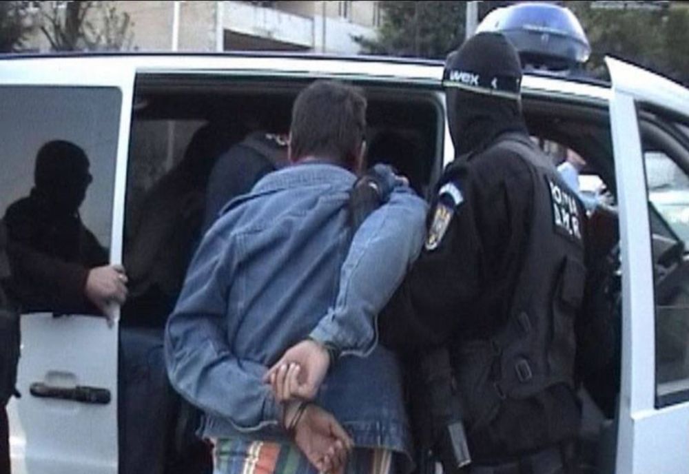 Doi hoți care "operau" în Vama Veche, prinși și băgați în arest