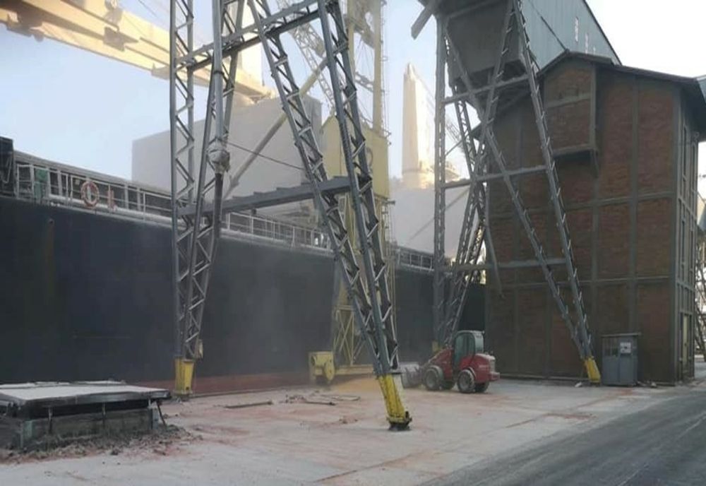 FOTO Poluare în Portul Constanța. Intervin comisarii Gărzii de Mediu