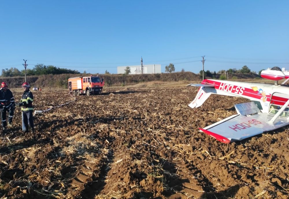 Acum! Avion de acrobaţie prăbuşit lângă Ploieşti. Pilotul este căutat de salvatori