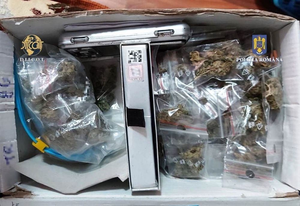 Percheziții într-un dosar de droguri. Un bărbat a fost arestat