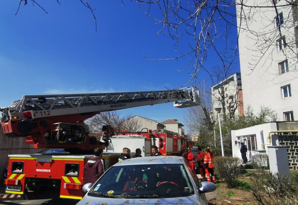 Incendiu într-un bloc din Constanța. Autoritățile în alertă