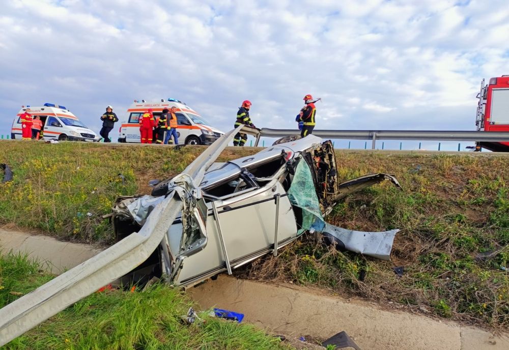 FOTO Accident grav pe Autostrada Soarelui. Patru persoane, printre care doi copii transportați la spital