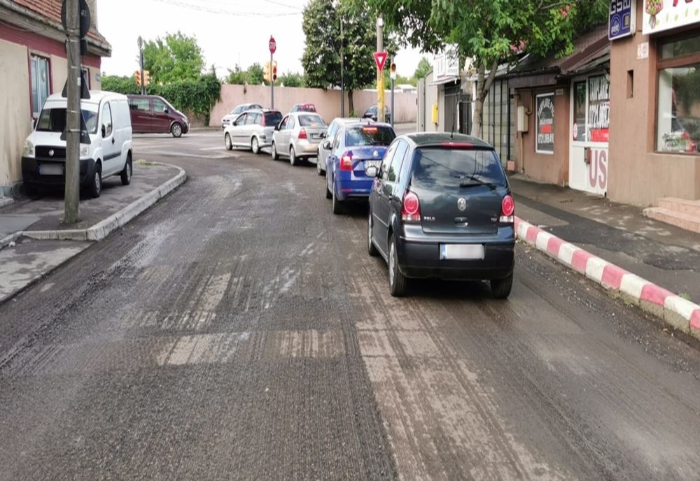 Atenție, șoferi! Încep lucrările de asfaltare a carosabilului pe strada Poporului