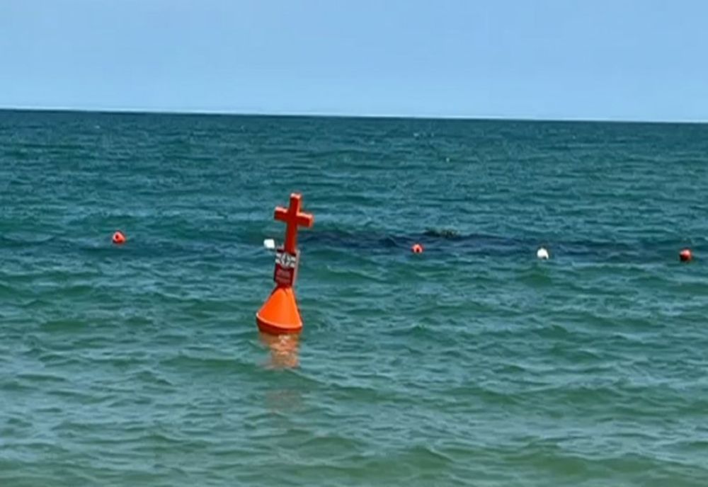  Purtătorul de cuvânt al Arhiepiscopiei Tomisului, despre geamandurile în formă de cruce: Crucile împodobesc mormintele creştinilor, dar nu ca vestitoare ale morţii, ci ca pre-aşteptări ale Învierii în Hristos