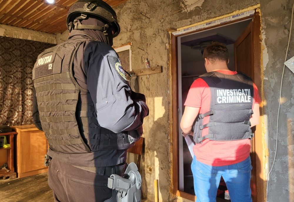 VIDEO Percheziții în Constanța. Hoți de catalizatori săltați de polițiști