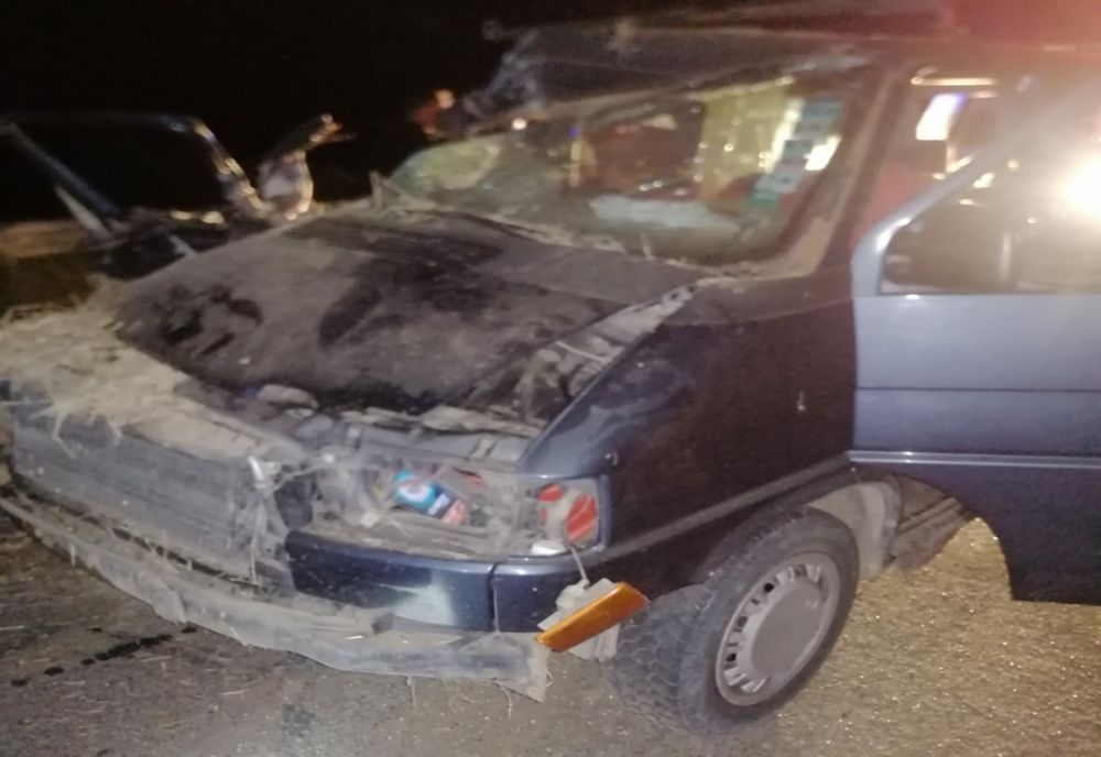 Accident teribil pe drumurile din Constanța. Un microbuz cu 8  persoane a intrat într-o remorcă 
