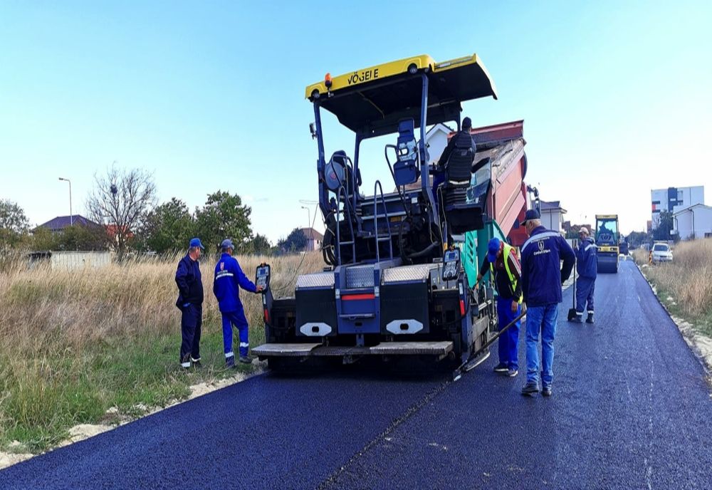 A început asfaltarea străzilor din cartierul Veterani 