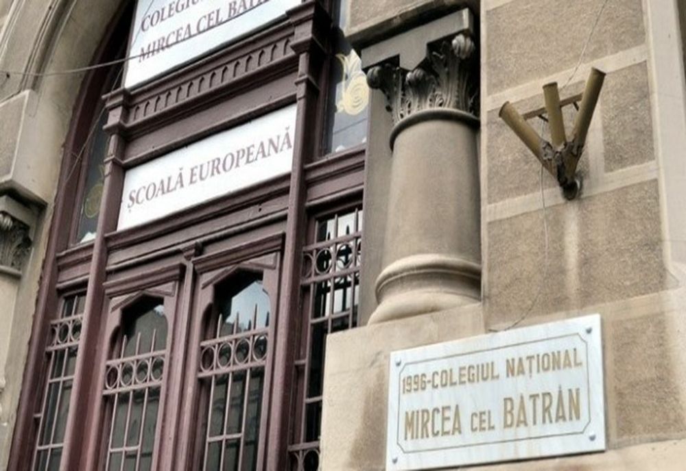 Bătaie între două eleve la un colegiu de top din Constanța. Una dintre ele a ajuns la spital