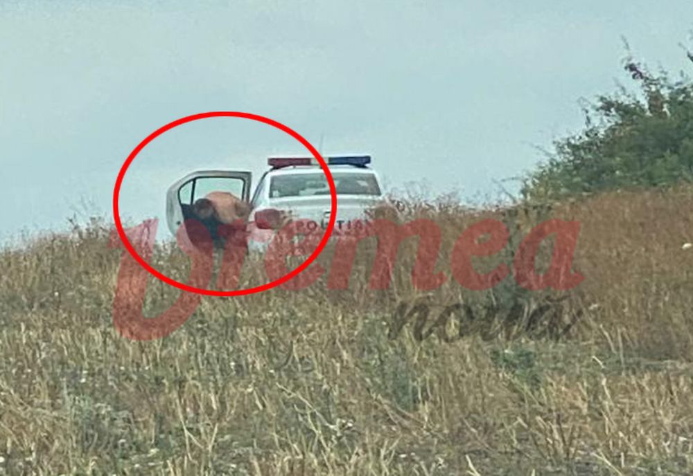 Polițist din IPJ Vaslui, pensionat ca să nu fie dat afară după ce a fost surprins făcând sex în mașina de serviciu