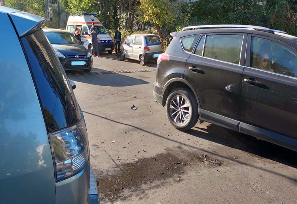 FOTO Trei mașini implicate într-un accident pe strada I.L Caragiale