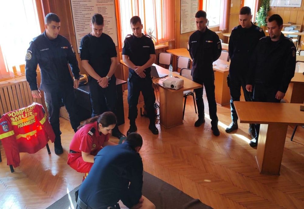 Jandarmii constănțeni învață să acorde primul ajutor în caz de urgență