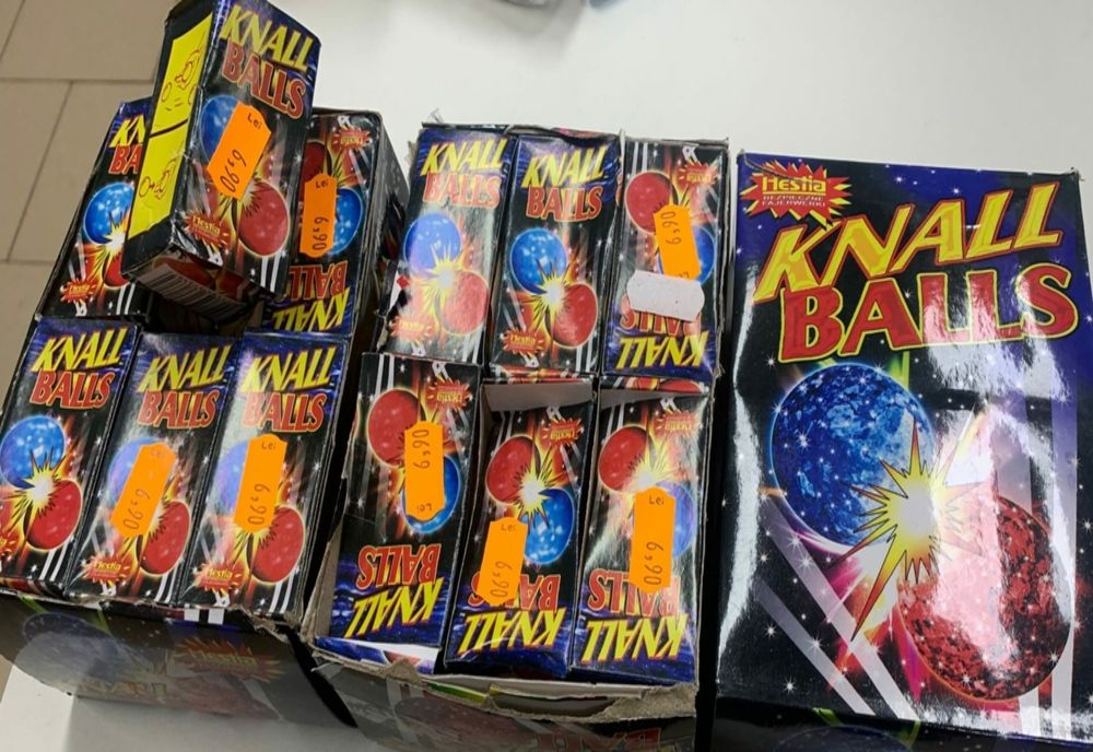 Prins de polițiști cu 27 kg de articole pirotehnice în Agigea