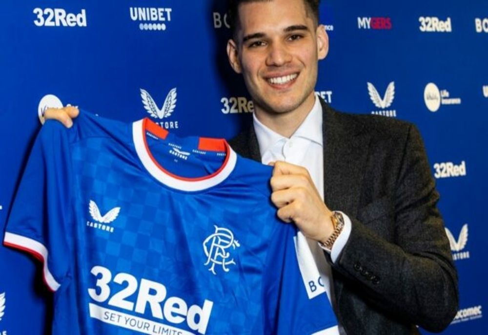 Ianis Hagi a semnat un nou contract cu Glasgow Rangers/ Fotbalistul român, elogiat de antrenorul Michael Beale