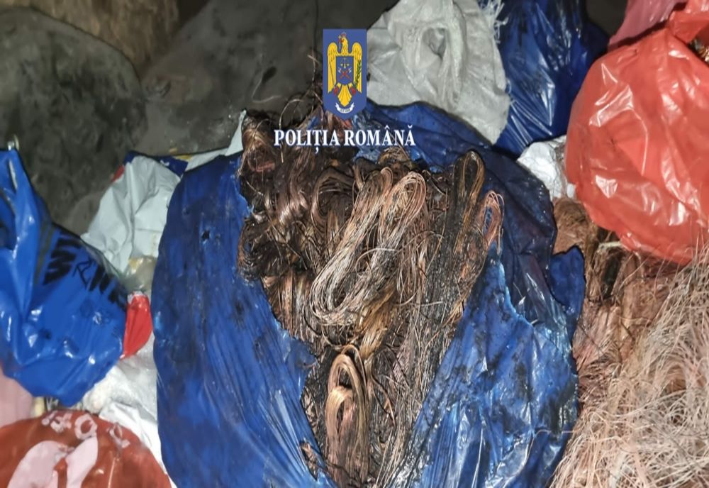 FOTO Prinși în timp ce vindeau cupru furat