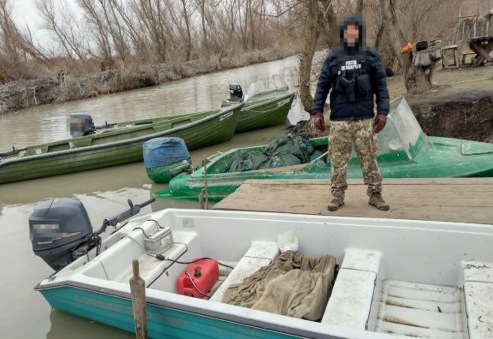 Motor de barcă furat în Suedia, descoperit în zona lacului Razelm