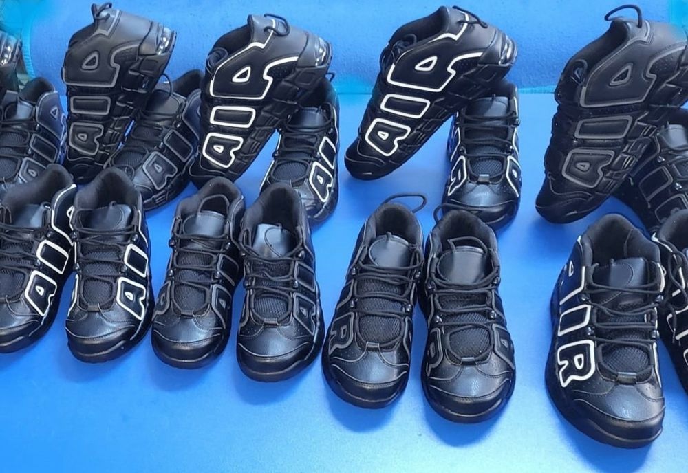 Mărfuri contrafăcute descoperite într-un centru comercial din Constanța