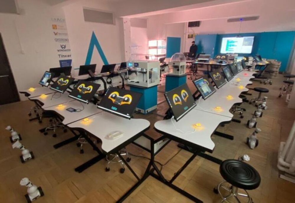  Laboratoare inteligente pentru 51 de instituții de învățământ din județul Constanța