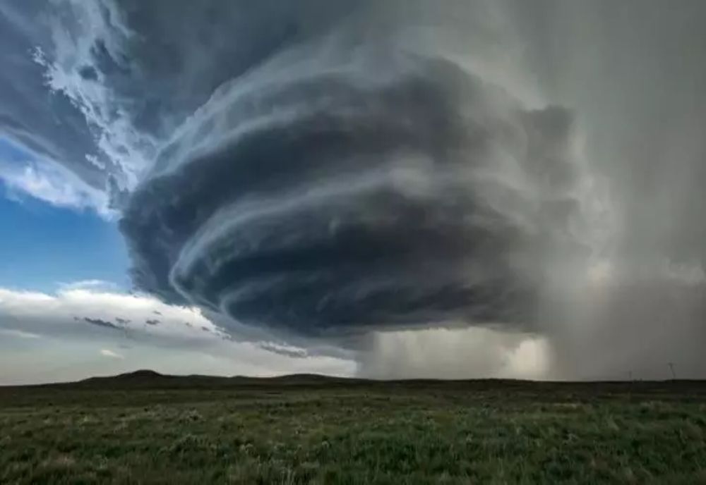 ALERTĂ METEO - COD ROȘU. Furtună aproape de intensitatea unui uragan, în România - HARTA actualizată: vreme severă