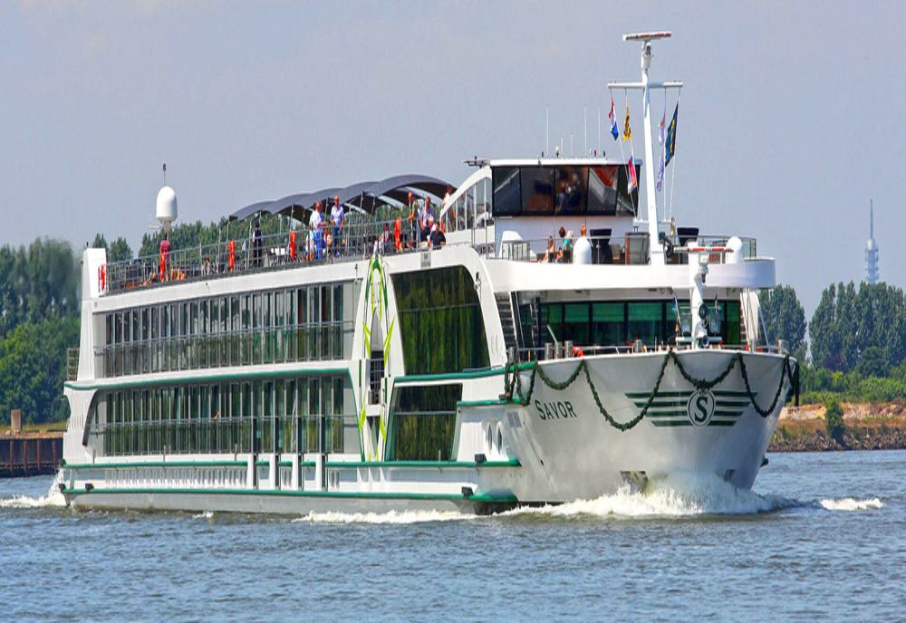 Turiști străini, sosiți în portul Constanța la bordul a două nave de pasageri