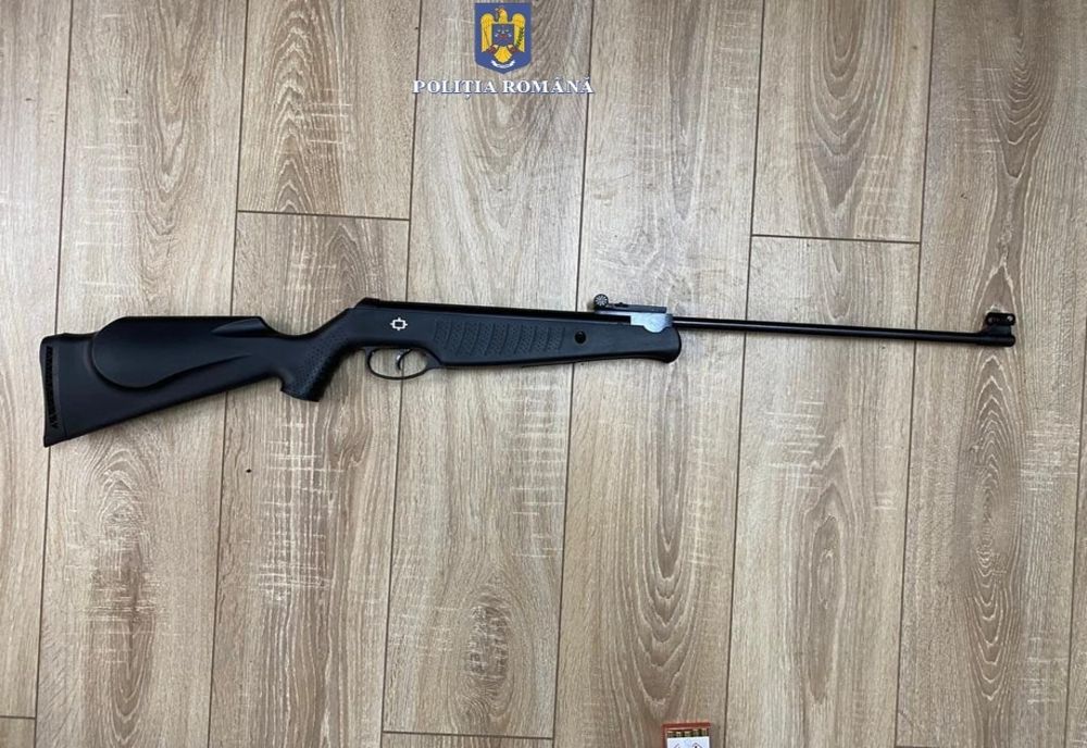 FOTO A ridicat un colet poștal și acum este cercetat penal