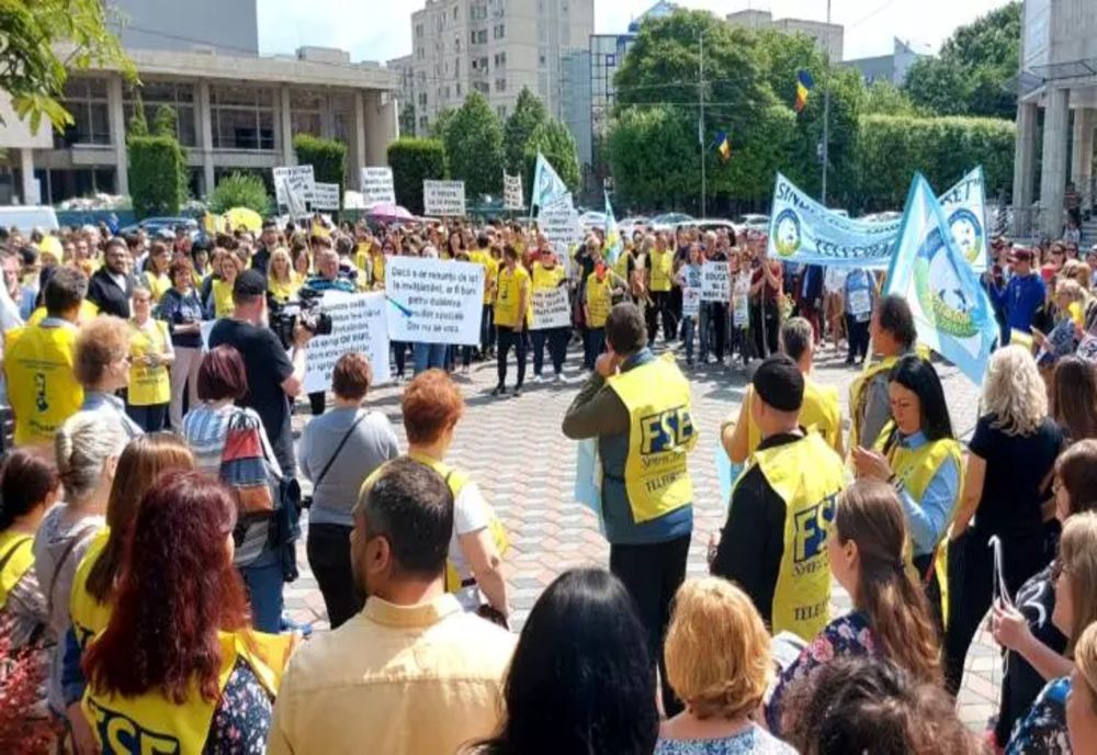 Protest al sindicaliştilor din învăţământ, la poarta lui Klaus Iohgannis