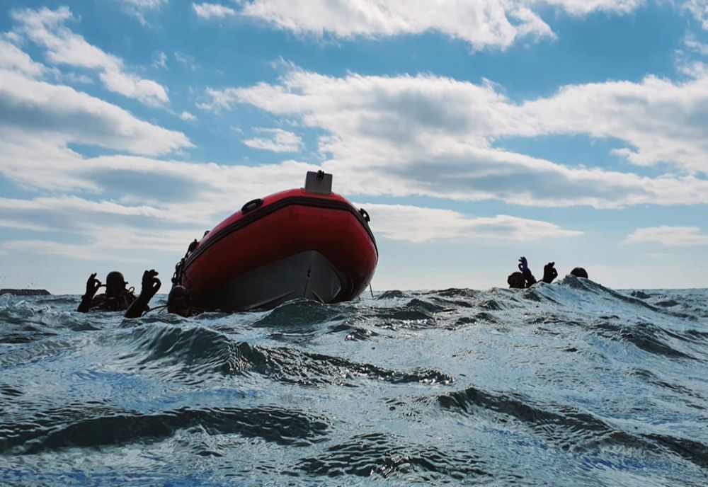 VIDEO   Alertă în Mamaia. Dispăruți în valurile mării, căutați cu scafandri și elicopterul