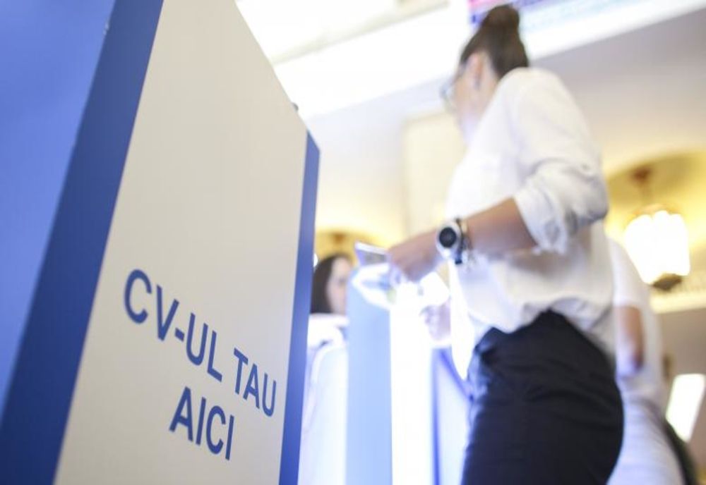 PROIECT DE LEGE: TINERII CARE ÎȘI GĂSESC UN LOC DE MUNCĂ POT PRIMI PÂNĂ LA 1.250 LEI LUNAR