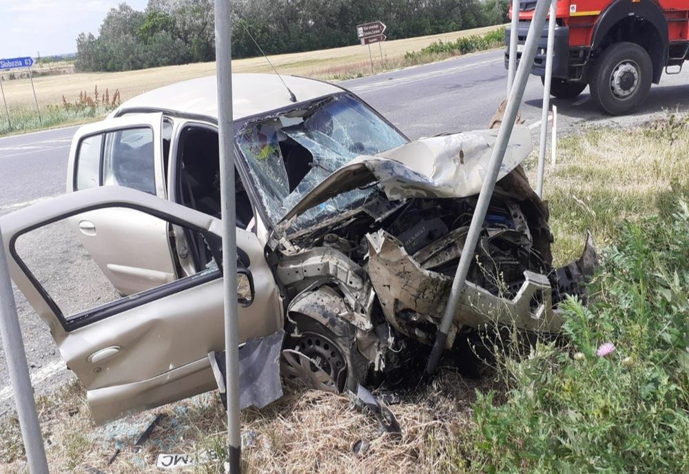 Două mașini s-au făcut praf după ce s-au ciocnit la Hârșova, O persoană încarcerată