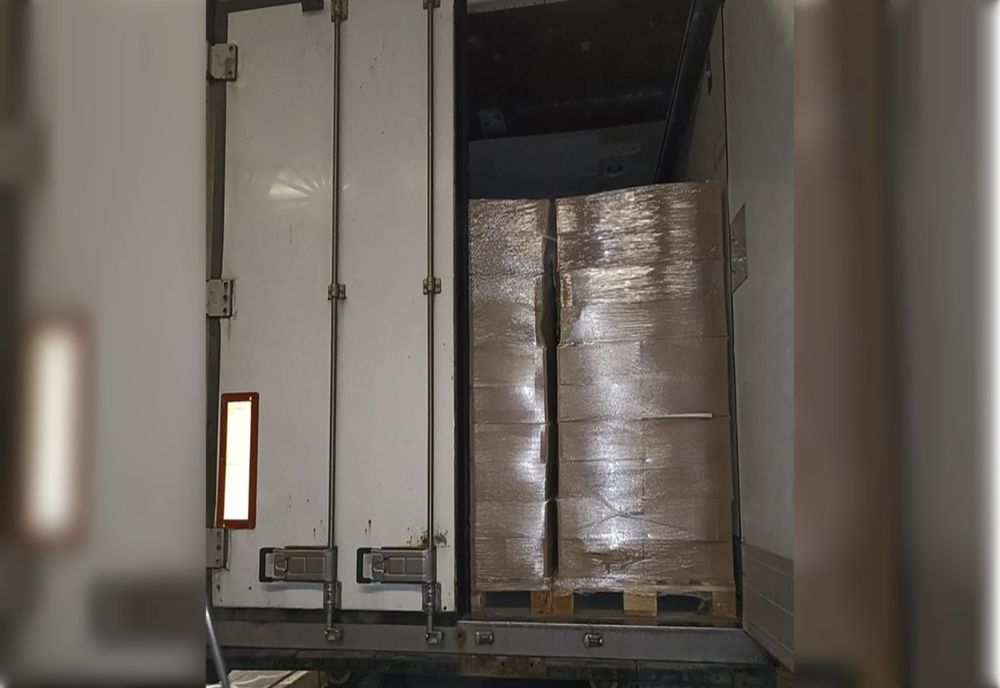 VIDEO Camion burdușit cu țigări de contrabandă interceptat în P.T.F. Negru Vodă. Unde erau ascunse