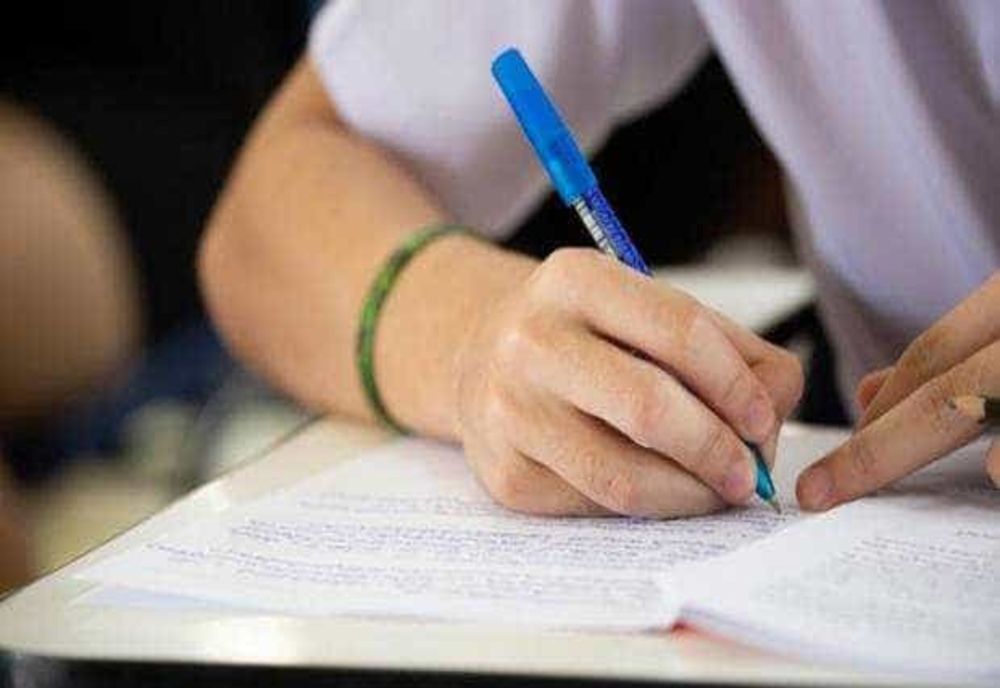 ELEVII DE CLASA A VIII-A SUSȚIN MARȚI PROBA LA MATEMATICĂ ÎN CADRUL SIMULĂRII EVALUĂRII NAȚIONALE