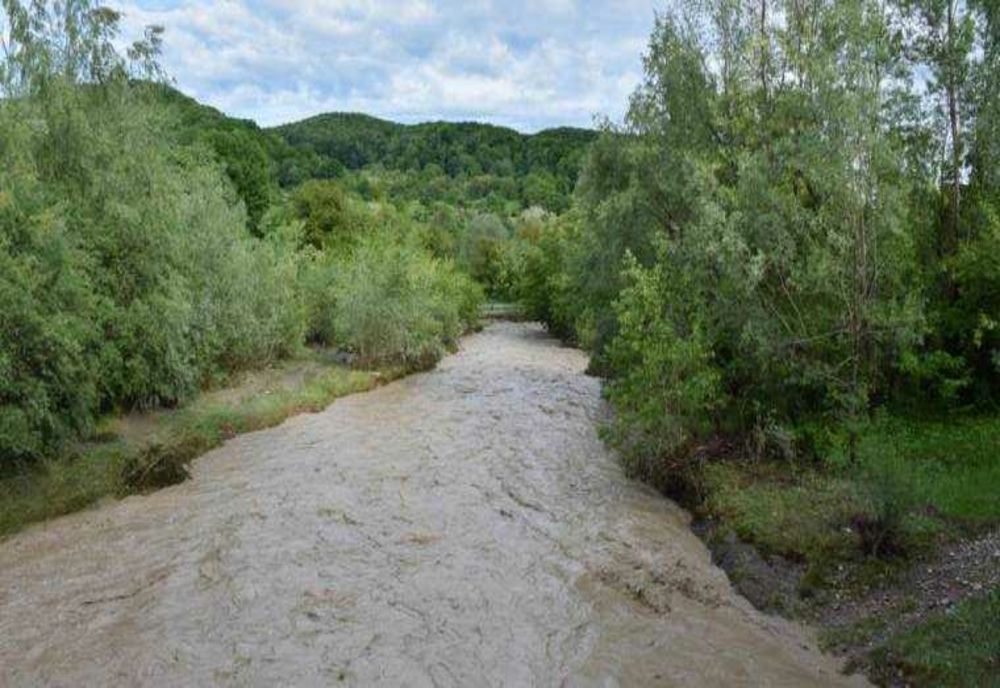 AVERTISMENT HIDROLOGIC DE COD GALBEN: RISC CRESCUT DE INUNDAȚII ȘI VIITURI RAPIDE ÎN 15 JUDEȚE ALE ȚĂRII