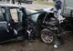 FOTO VIDEO| Viteza face victime. A intrat cu mașina în stâlp