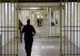 Gardian de la Penitenciarul Poarta Albă, reținut după ce a luat mită bani, pantofi și țigări de la un deținut