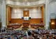 Parlamentarii se întâlnesc astăzi pentru a-și tăia pensiile speciale
