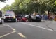 Femeie spulberată de o mașină, pe trecerea de pietoni