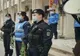 VIDEO Protestatarii au oferit flori jandarmerițelor care asigură ordinea publică la Prefectura Constanța