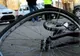 Biciclist spulberat de o mașină