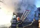 Incendiu violent în Almalău. O persoană transportată la spital cu arsuri