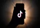 TikTok-ul interzis și pe telefoanele din România. Care sunt principalele riscuri