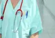 Medic estetician săltat de polițiștii din Constanța. 10 persoane îl acuză că le-a mutilat pe viață